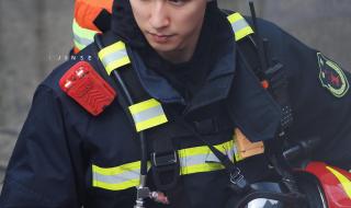 他从火光中走来男主死了